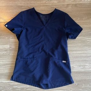 FIGS Casma 3 Pocket top